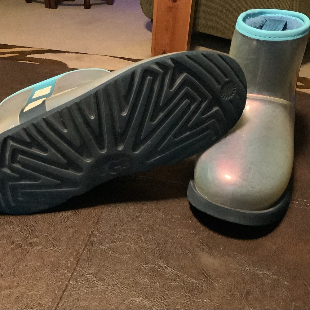 Waterproof UGG boots - Picture 5 of 7